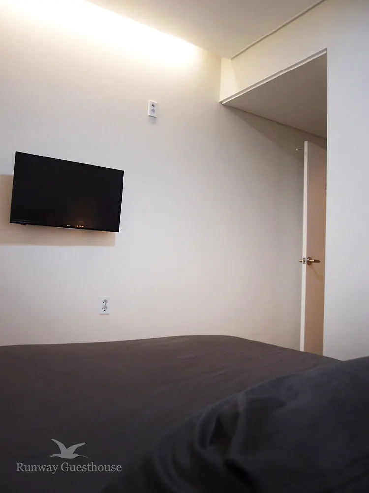 Runway Guesthouse - Hostel Incheon Hotel