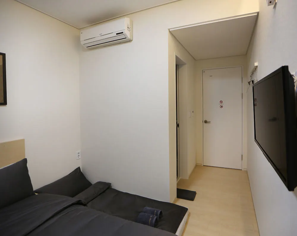 Runway Guesthouse - Hostel Incheon 2*,