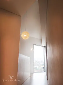 Runway Guesthouse - Hostel Incheon Hotel
